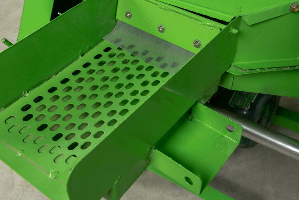 Detail picture of peanut sheller