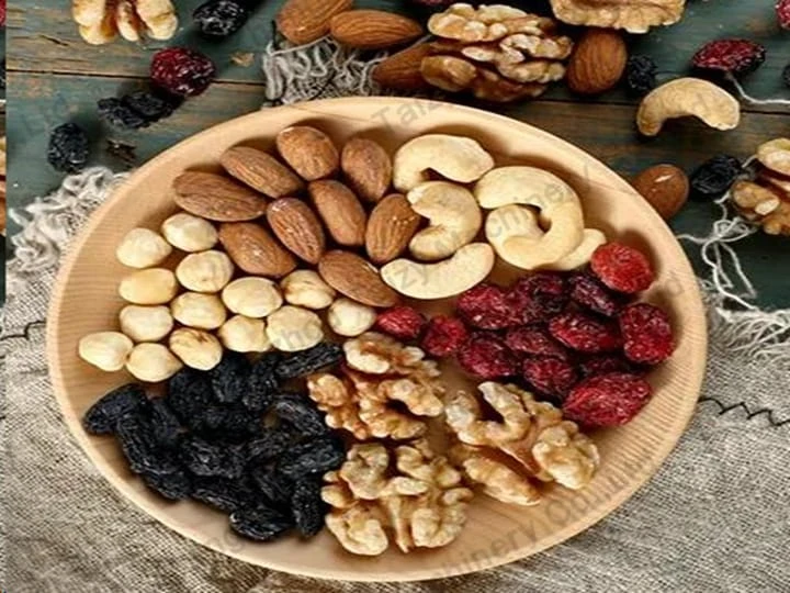 Roasted nuts are often served with dried fruit.